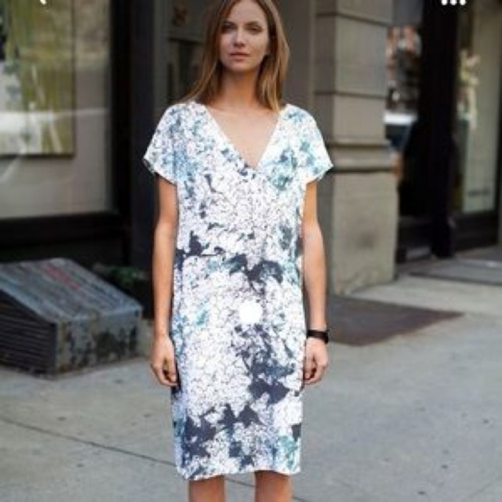 Abstract Print V-Neck Dress - perfect condition